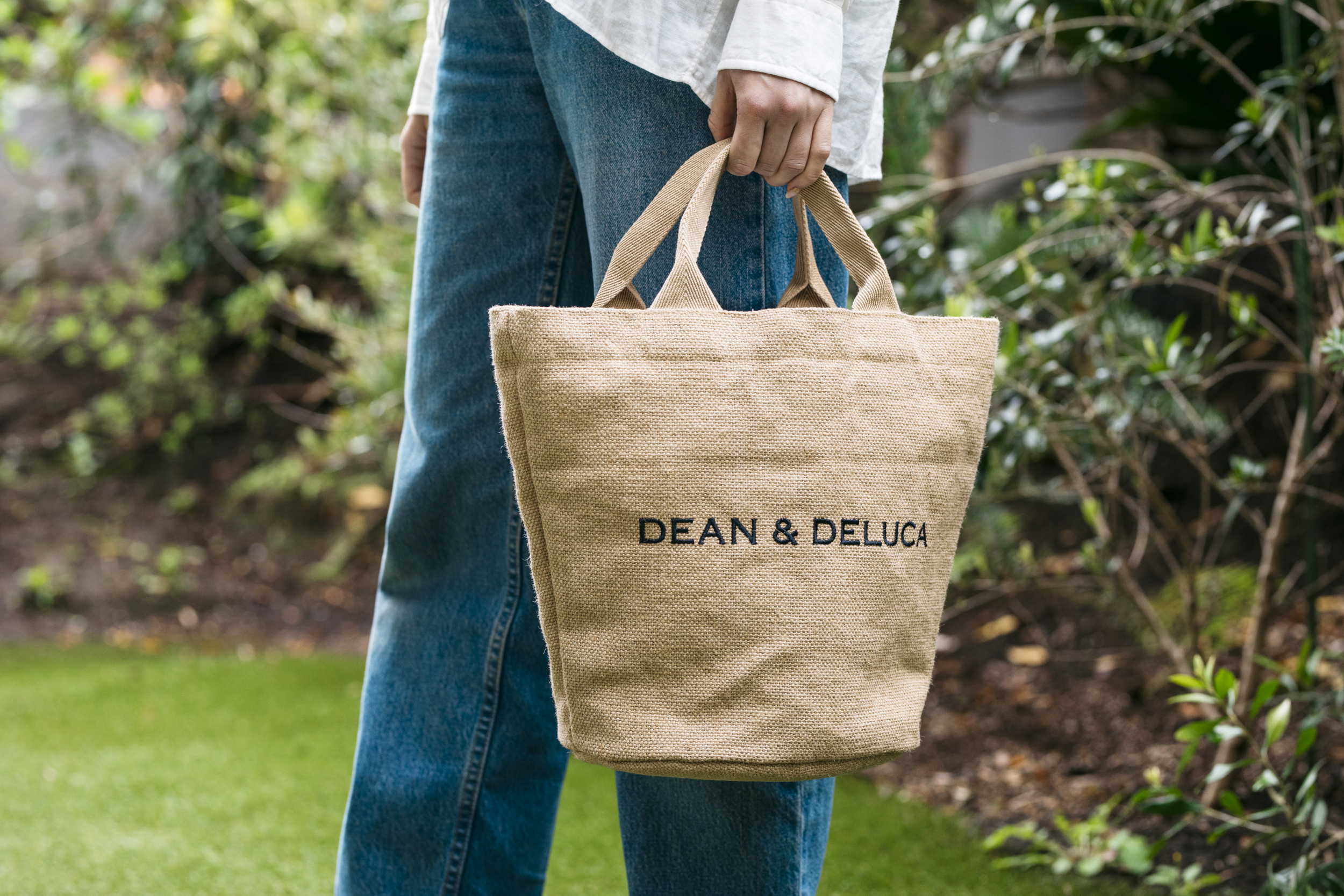 DEAN & DELUCA「ジュートマーケットトートバッグSサイズ」使用イメージ