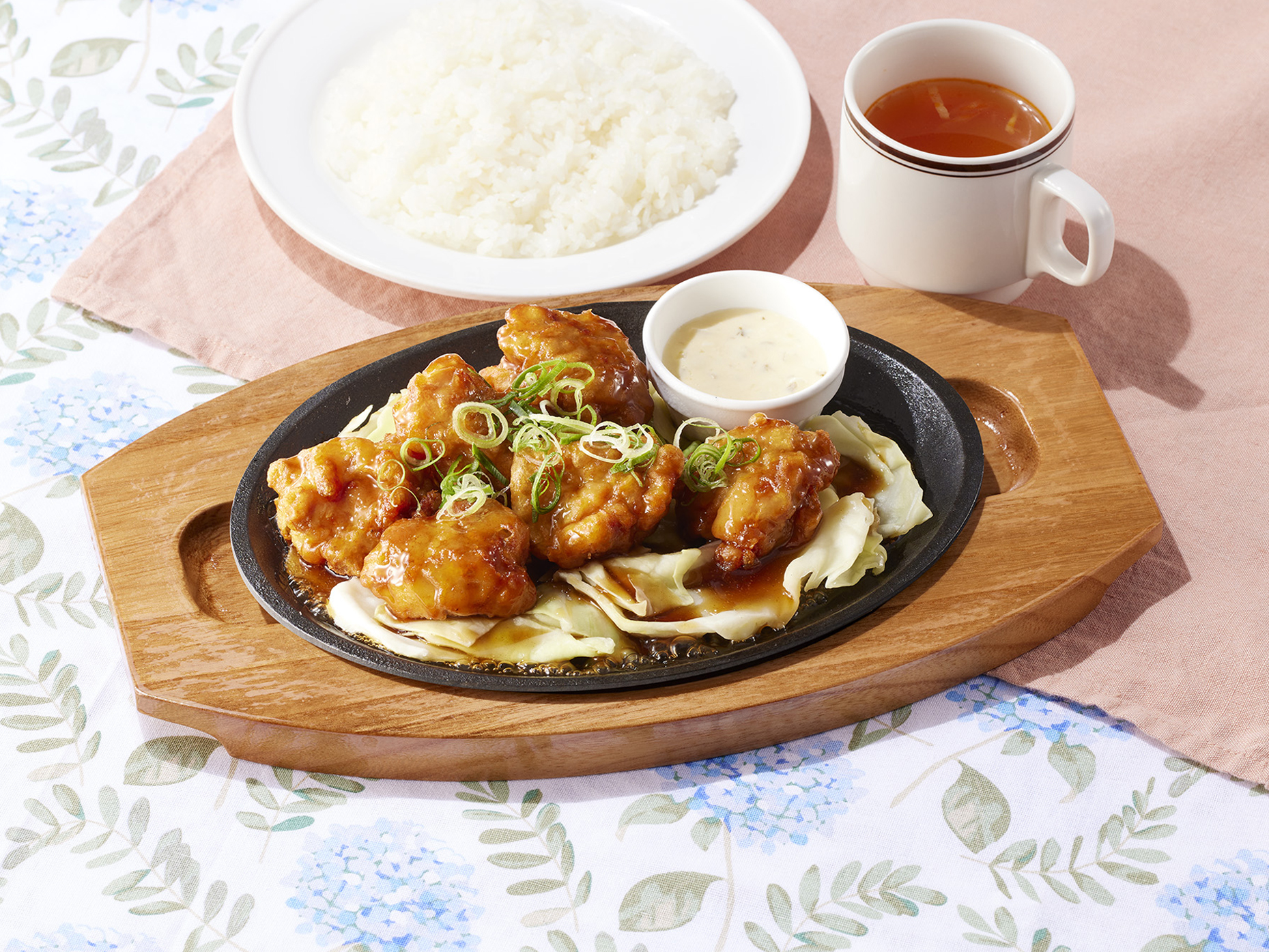 ココス「鉄板チキン南蛮ランチ」/夏のランチメニュー