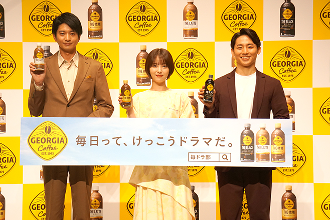 (左から)向井理さん、浜辺美波さん、河村勇輝さん