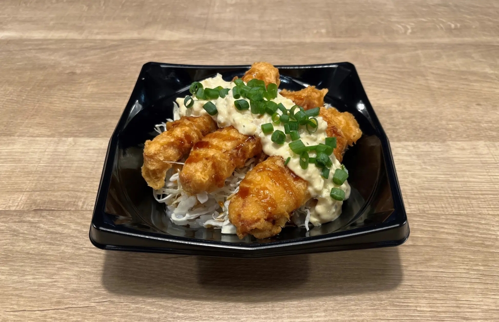 KFC アレンジレシピ「タルタルクリスピー丼」イメージ