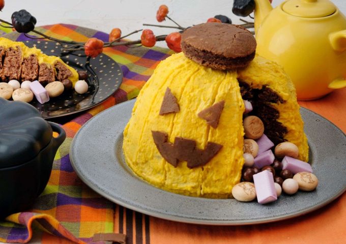 「森永ホットケーキミックス」レシピ紹介「ハロウィンサプライズケーキ」