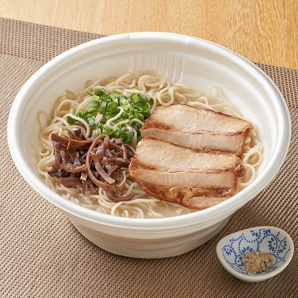 ファミマ 「ShinｰShin監修 とんこつラーメン」