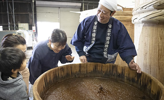 笛木正司社長(右)