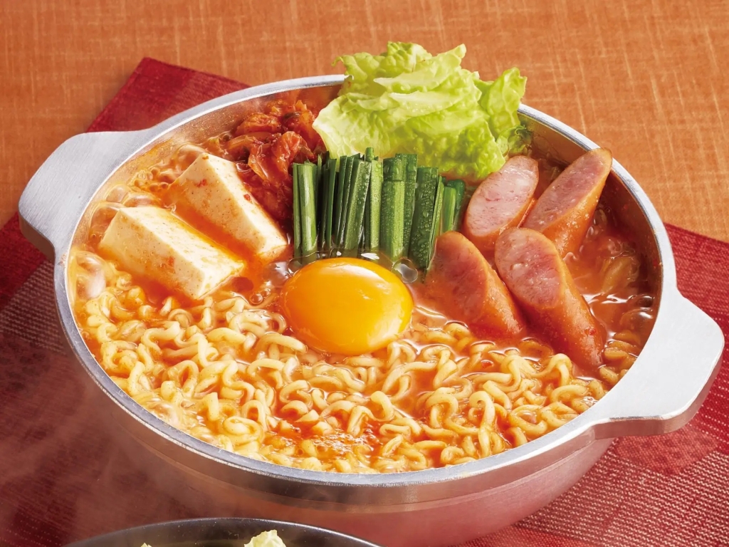 ジョイフル 「旨辛スープのキムチチゲ定食(サリ麺入り)」