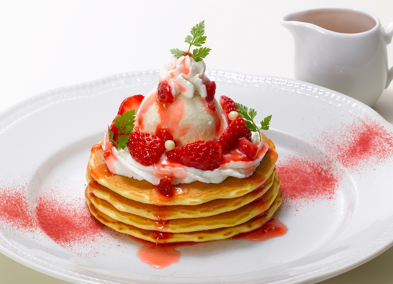 ロイヤルホスト「とろけるバニラアイスクリームの苺パンケーキ」