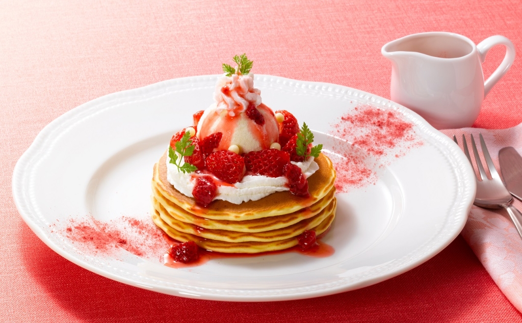 ロイヤルホスト「とろけるバニラアイスクリームの苺パンケーキ」