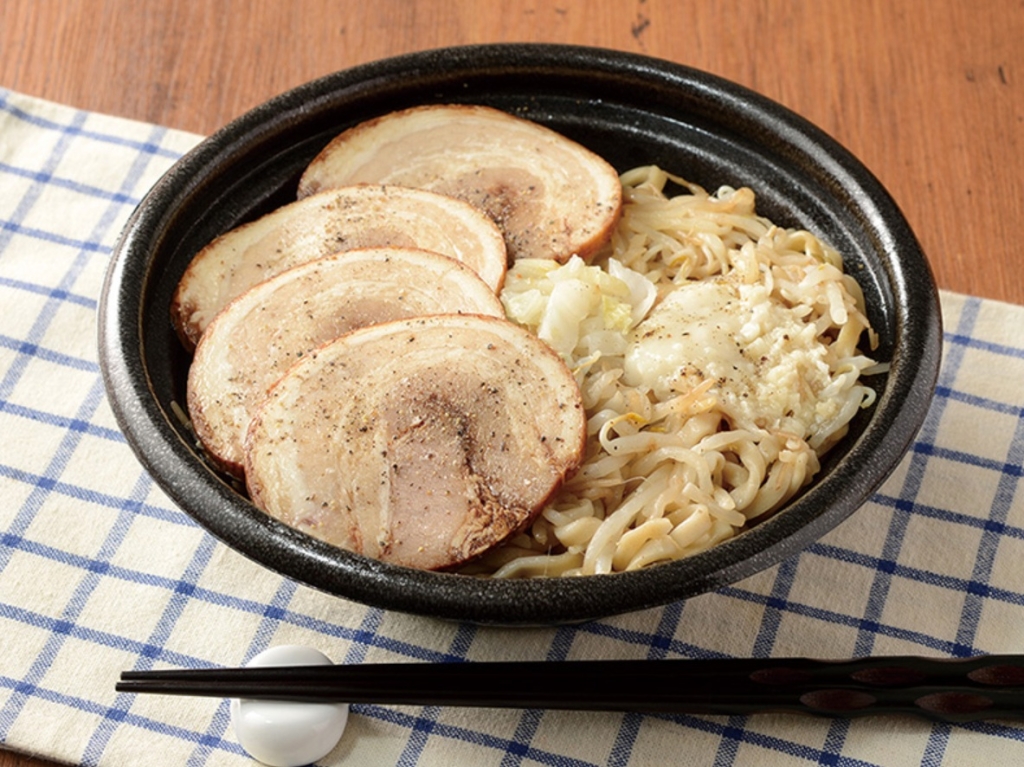 ローソン「盛りすぎ!満腹濃厚豚ラーメン」