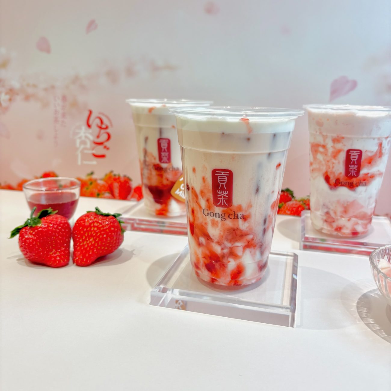 ゴンチャ キーホルダー　いちご杏仁ミルクティー　×14 ゴンチャ】春の定番「いちご杏仁」発売/ミニチュアサイズの「いちご